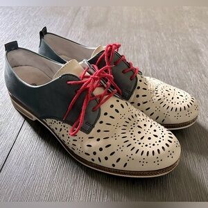 Remonte two-tone soft leather oxfords